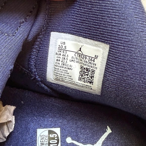 Air Jordan 6 Retro
Men size 10.5
Blue, White and Red - Picture 8 of 14